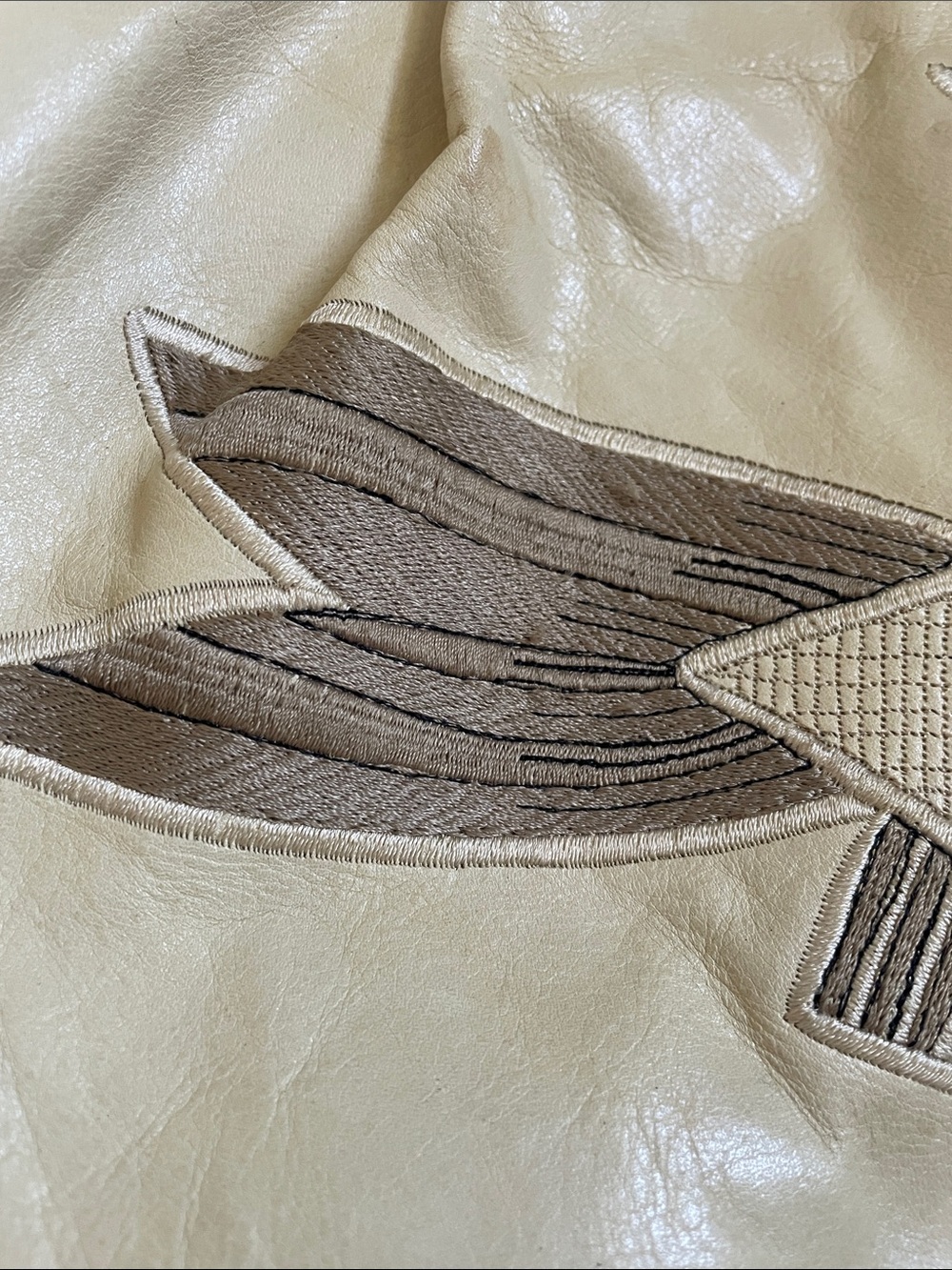 R&Y Augousti Cream Shoulder Bag with Fish Appliqué embroidered - Picture 4 of 10